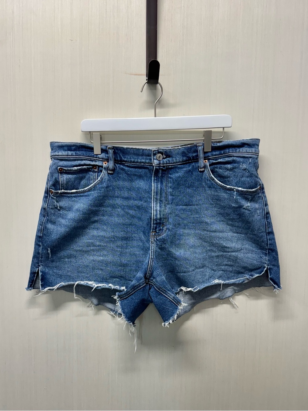 Abercrombie & Fitch High Rise Mom Short 4”